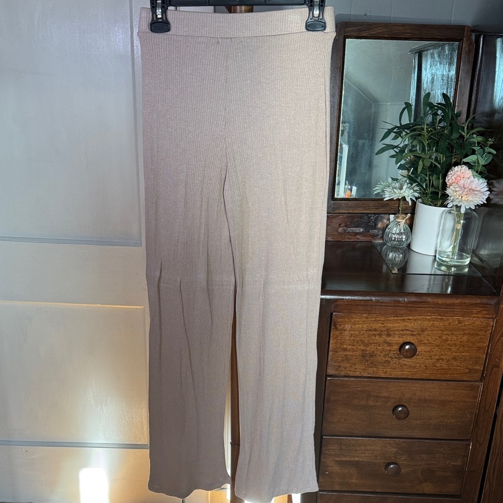 🤎 Kali Fashions Ribbed Knit Lounge Set — Estimated Size S/M - Picture 5 of 6